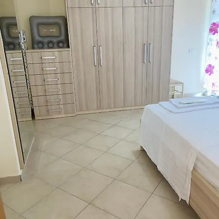 Beach House Rana E Hedhun דירה